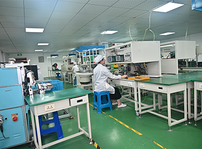Quais são as vantagens dos relés de travamento na perspectiva do desenvolvimento?